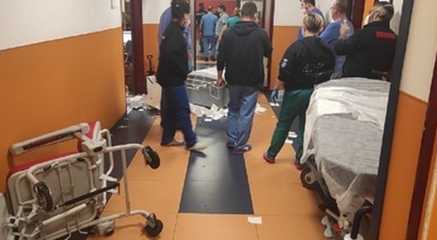 Palermo, donna muore in ospedale, i figli devastano pronto soccorso. I medici: «Scene da Far West»