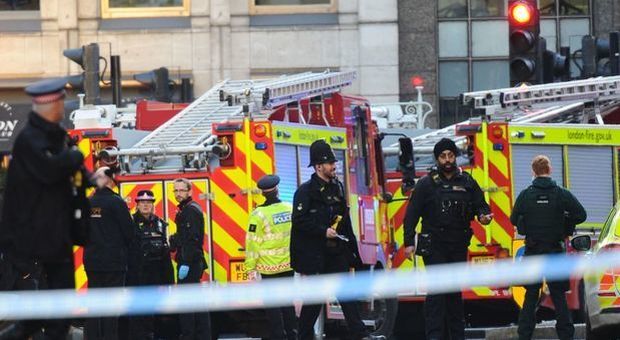 Glasgow, diverse persone accoltellate in centro: tre morti. Ferito anche un agente