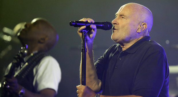 Phil Collins in ospedale per una brutta caduta, paura per l'ex Genesis