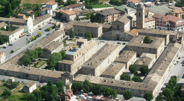 Una veduta aerea dello splendido centro storico di Servigliano