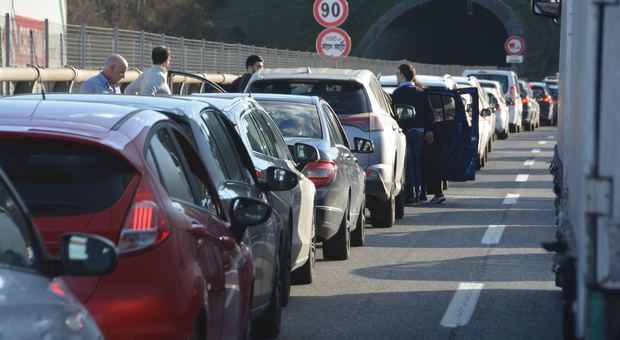 I dannati dell esodo il sabato di Natale sull'autostrada A14: da Ancona a Pescara sei ore per 150 km