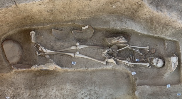 Una delle sepolture emerse dagli scavi a San Severino