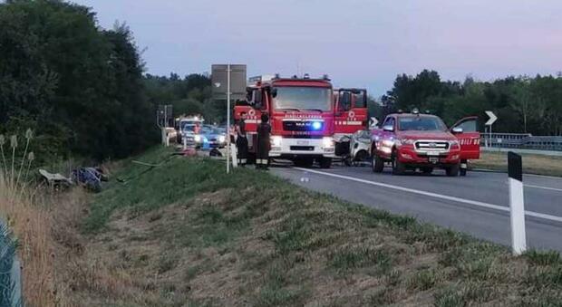 Torino, terribile incidente sull'autostrada Ivrea-Santhià: morti padre, madre e figlio 15enne