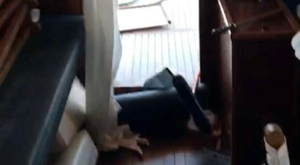 Assalto notturno negli yacht a Senigallia, incastrato uno dei giovani teppisti. Braccati i complici