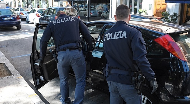 Pesaro, pianificavano i furti nella case in un albergo: la cimice inchioda la banda di albanesi