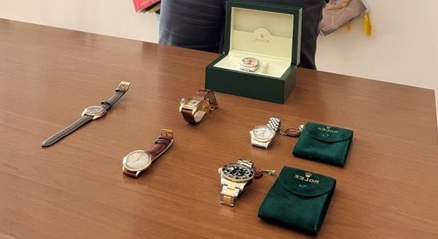 Rolex, Omega e Longines d'oro di seconda mano in vendita senza autorizzazioni: gioiellerie nei guai. Sequestrati orologi per 50mila euro