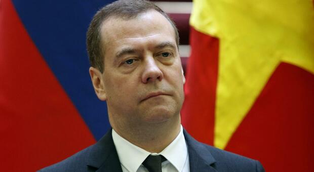 Medvedev, un altro attacco: «Politici europei in declino: Draghi non è Berlusconi»