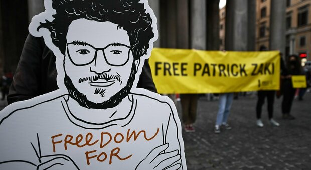 Patrick Zaki resta in carcere in Egitto: lo studente rischia fino a 25 anni