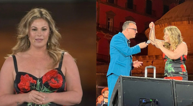 Vanessa Incontrada sul palco con Gigi D'Alessio e la mozzarella, parte il coro: «Sei bellissima»