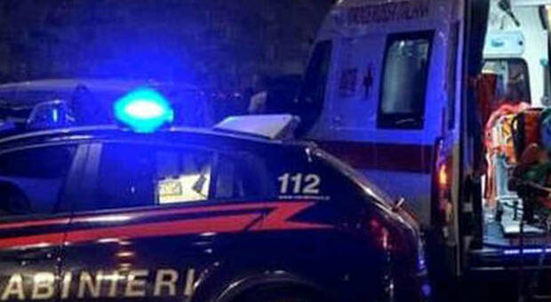 Provoca un incidente senza feriti e fugge, i carabinieri lo trovano e lui si spara a 21 anni