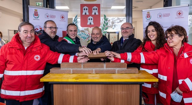 Sisma, la Croce Rossa posa la prima pietra del nuovo centro di assistenza agli anziani di Camerino