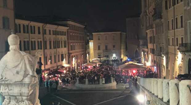 Piazza del Papa ad Ancona venerdì sera