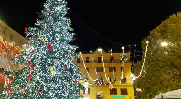 Rush finale per i regali di Natale: nel centro di Ancona una girandola di eventi