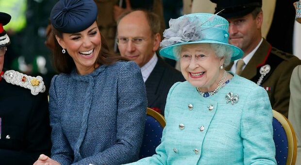 Kate Middleton e la regina Elisabetta sono inseparabili: ecco cosa ha fatto scoccare la scintilla
