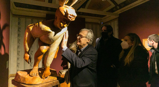 Vittorio Sgarbi inaugura la mostra