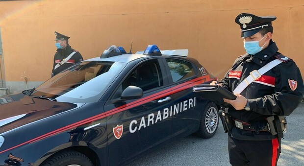 Sorpresi a spasso senza mascherina o dopo il coprifuoco, scattano sette multe dei carabinieri