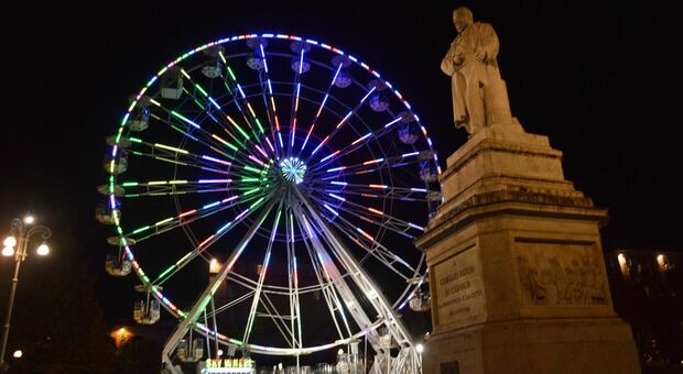 La ruota panoramica di piazza Cavour