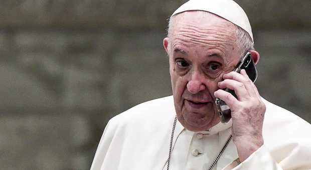 Tampone ogni due giorni per il Papa dopo essere entrato in contatto con arcivescovo positivo al covid