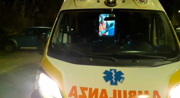 L'ambulanza della Croce Gialla accorsa agli Archi