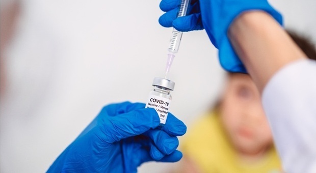 Coronavirus, in Europa superati i 250mila morti. La Gran Bretagna: «Vaccino pronto dopo Natale»