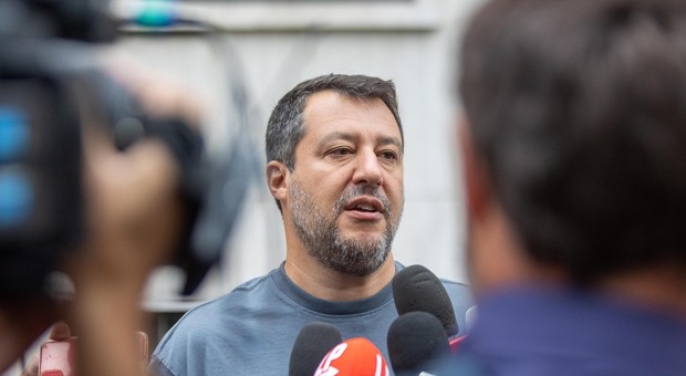 Picchiata dai genitori islamici perchè ama un ragazzo italiano che non vuole convertirsi, Salvini: «Zero pietà per i fanatici»