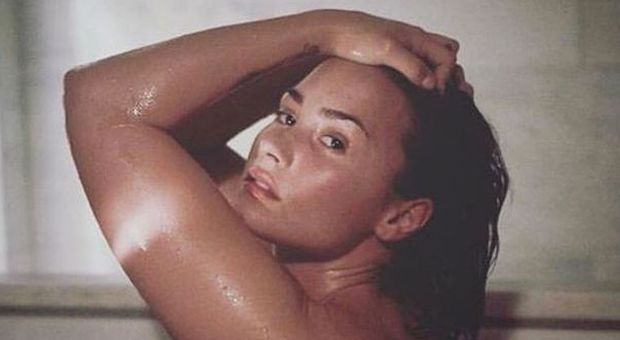 Demi Lovato nuda su Instagram "Senza vestiti, senza ritocchi"