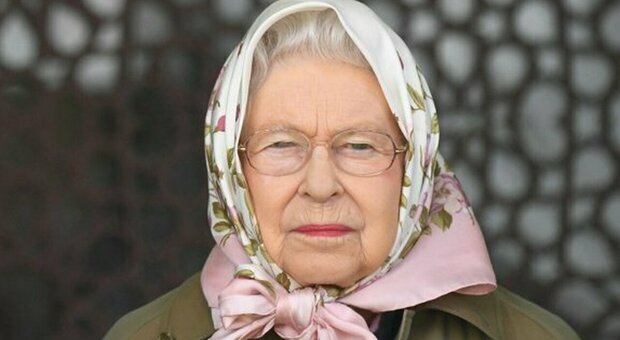 Il Giubileo di platino di Queen Elizabeth: lo stile inimitabile casual ma mai casuale dal foulard al barbour