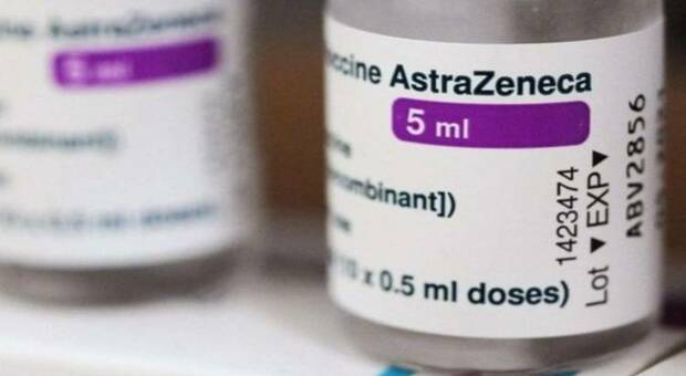 AstraZeneca, ripartono le somministrazioni in Italia. Rezza: «Incidenza di nuovi casi alta, pericoloso frenare le vaccinazioni»
