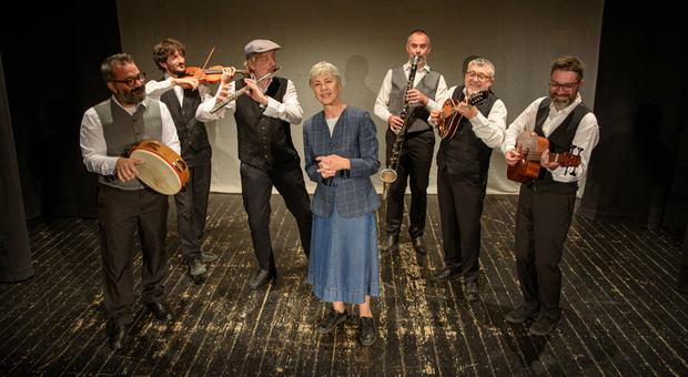 L attrice Ottavia Piccolo con i Solisti dell orchestra multietnica di Arezzo