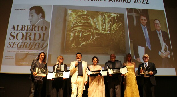 Pesaro, l'Alberto Sordi Family Award 2022 a Povia, alla star di Bollywood Shefali Shah, De Micheli e ai direttori Mariella, Perrino e Signoretti