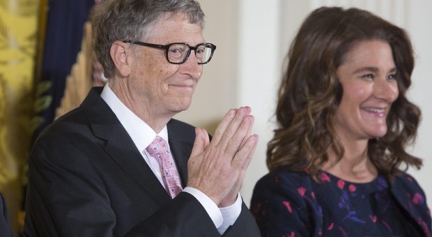 Bill Gates e la moglie Melinda pronti a coprire le spese per il vaccino anti Covid: «Sarà un bene comune»