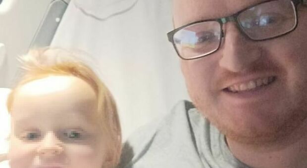 Epatite bambini, padre dona il fegato alla figlia di 3 anni e le salva la vita: il caso in Gran Bretagna