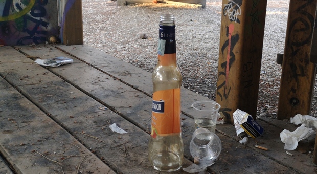 Ascoli, movida molesta: alcol in bottiglia e bicchieri di vetro vietato fino a luglio