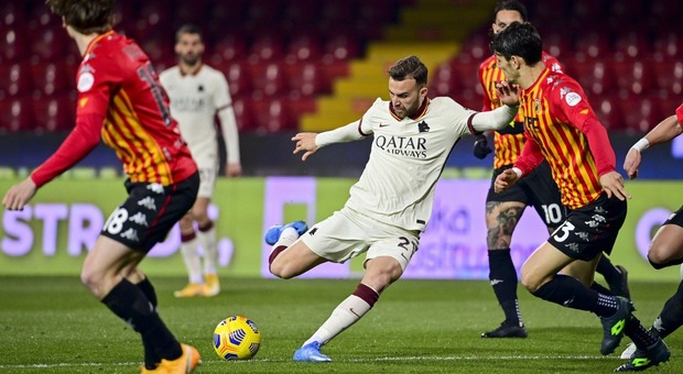Benevento-Roma 0-0: al Vigorito mancano gol e spettacolo. Il var toglie un rigore su El Shaarawy al 95'