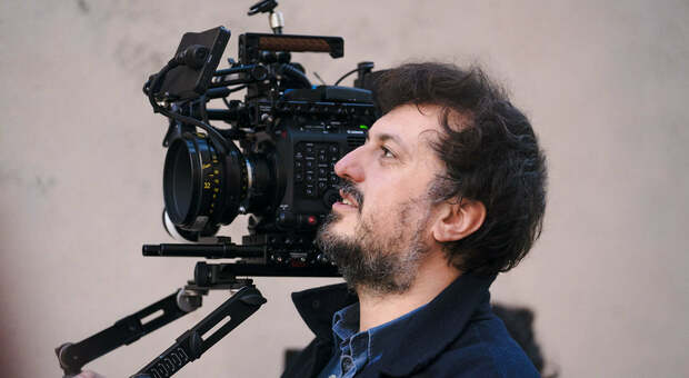 Il regista Damiano Giacomelli sul set di Castelrotto