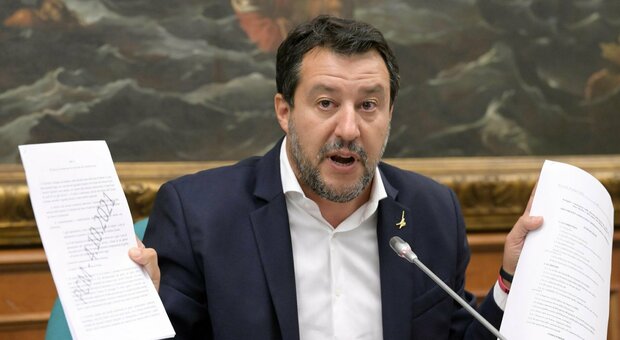 Salvini: «Tasse? Noi vogliamo che nessuno paghi di più». Provenzano: «È una mina»