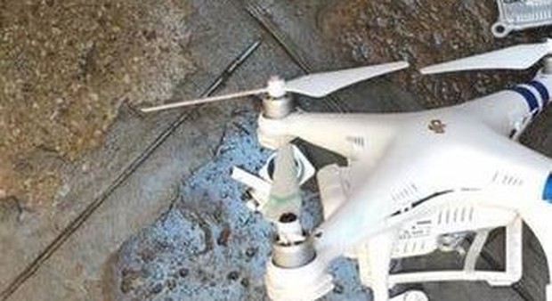 Il drone precipitato oggi in una calle
