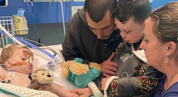 Bambino di un anno morto di meningite, i genitori: «Credevamo fosse solo un virus preso al nido»