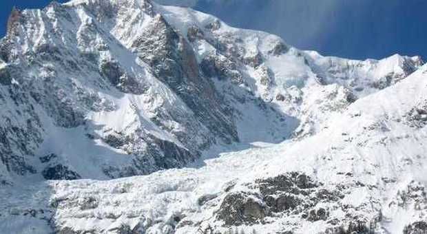 Aosta, slavina: travolti sei escursionisti La valanga per il passaggio sci-alpinista