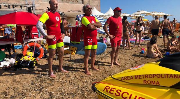 Bimba di 12 anni ha un malore in spiaggia: salvata dalla Croce Rossa al Surf Expo