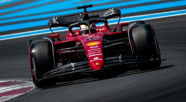Charles Leclerc con la Ferrari SF-75 numero 16 in pole nel GP di Francia
