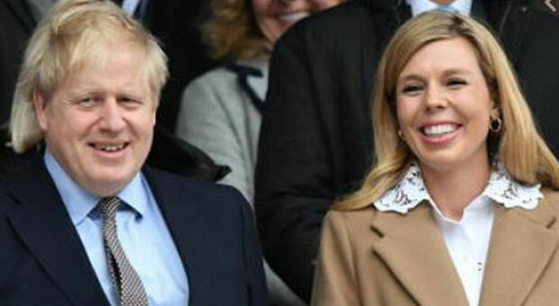 Boris Johnson si sposa in segreto davanti a 30 invitati: prime nozze in 199 anni per Downing Street