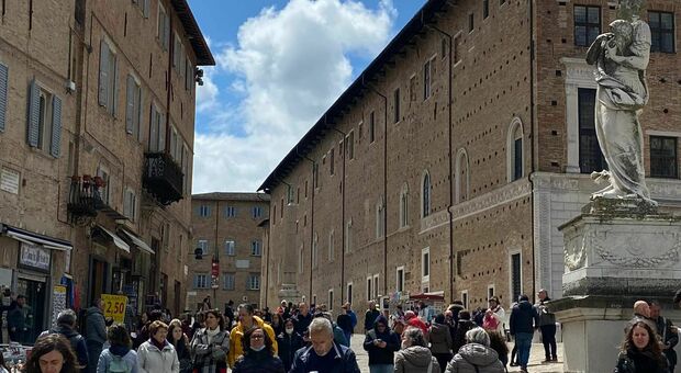La bellezza di Urbino finalmente popolata da visitatori e turisti