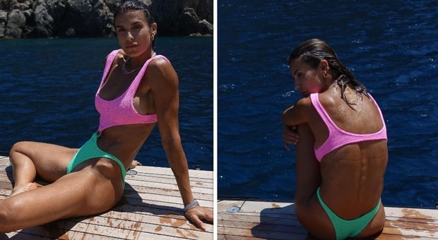 Elisabetta Canalis, bikini o trikini? Ecco il profilo da favola al mare