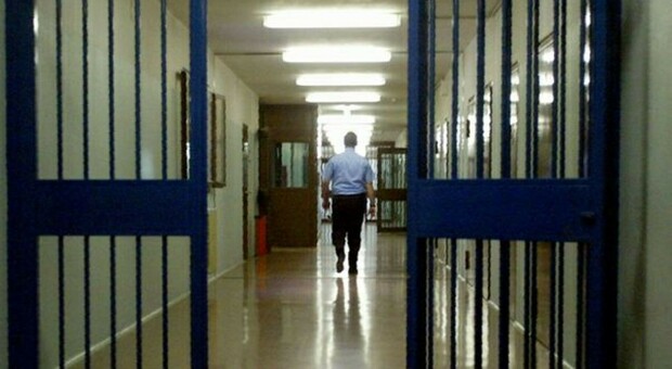 Ascoli, detenuto manda la guardia carceraria all'ospedale: «Ora basta, aggressioni continue»