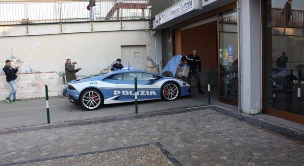 L'arrivo della Lamborghini Huracan al Centro trapianti di Padova