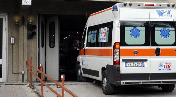 Una ambulanza davanti al pronto soccorso