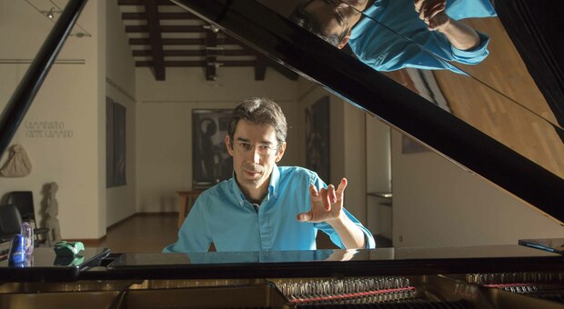 Il pianista Emiliano Toso lunedì suonerà in sala operatoria mentre un bambino sarà sottoposto a un intervento chirurgico