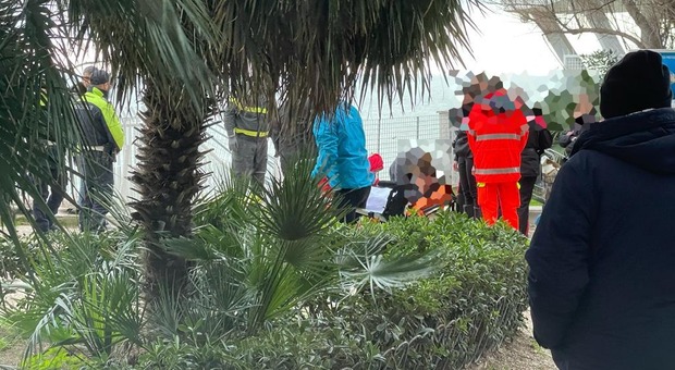 Ancona, 40enne vuole farla finita buttandosi dal Passetto: salvato in extremis dai Vigili del Fuoco