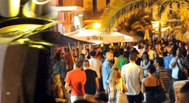 San Benedetto movida selvaggia tra alcolici e risse. Il locale già chiuso pino di gente che beve: stop di tre mesi e licenza a rischio